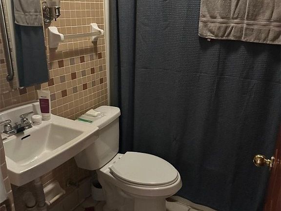 4th image of 235 Brooklyn Ave #233