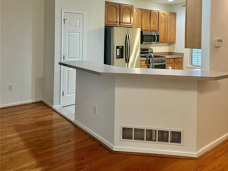 4312 Creek Rd — Photo 12