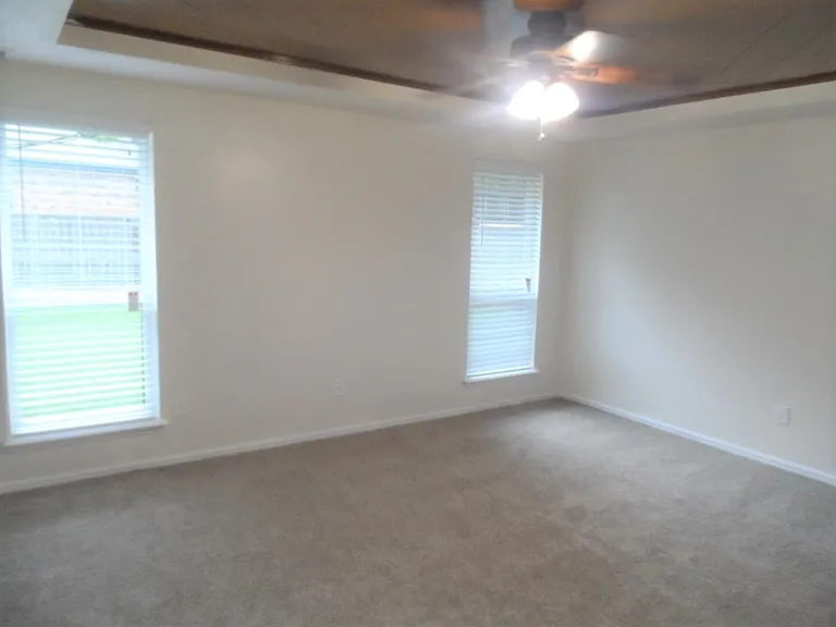 201 Wellington Ln — Photo 18
