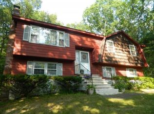 8 Claire Ave, Derry, NH 03038