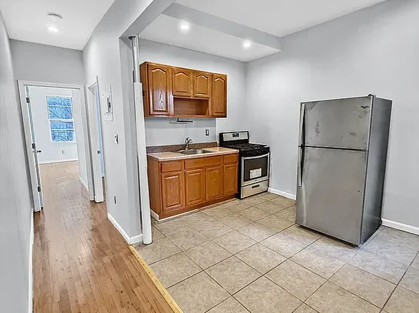 1532 Saint John's Place image 1 of 11