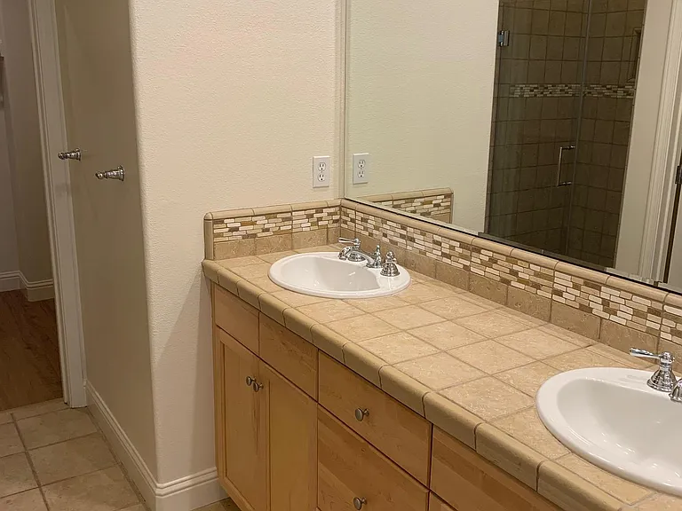 Master Bathroom/Sinks