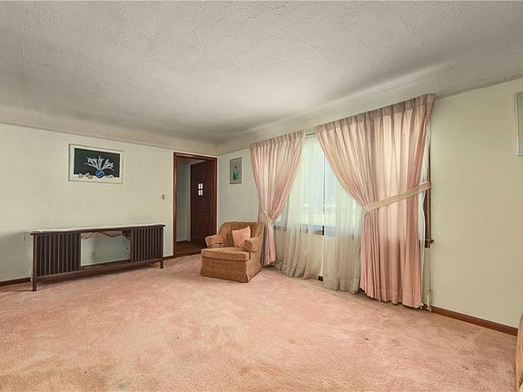 3rd image of 15875 Briarwood Dr