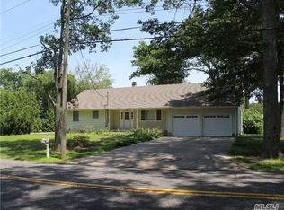 1050 Ostrander Ave, Riverhead, NY 11901