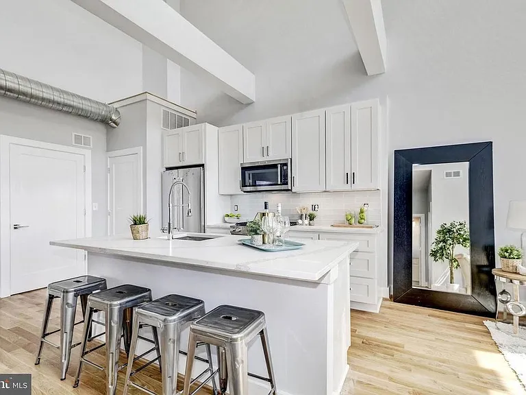 1512 K St SE #6 — Photo 2