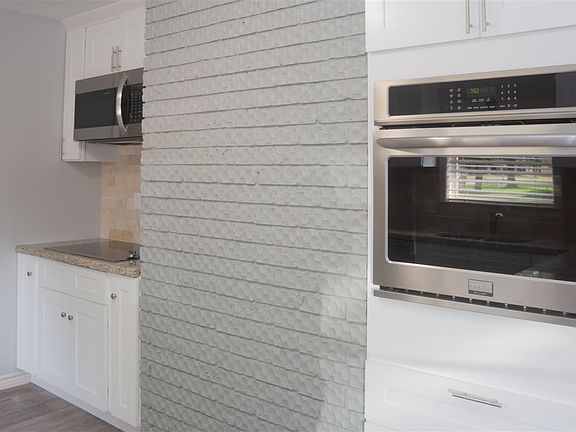 4th image of 1930 Camelot St