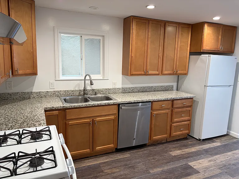 464 Milton Ave — Photo 3
