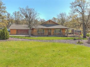 8719 John Day Dr, Gold Hill, OR 97525