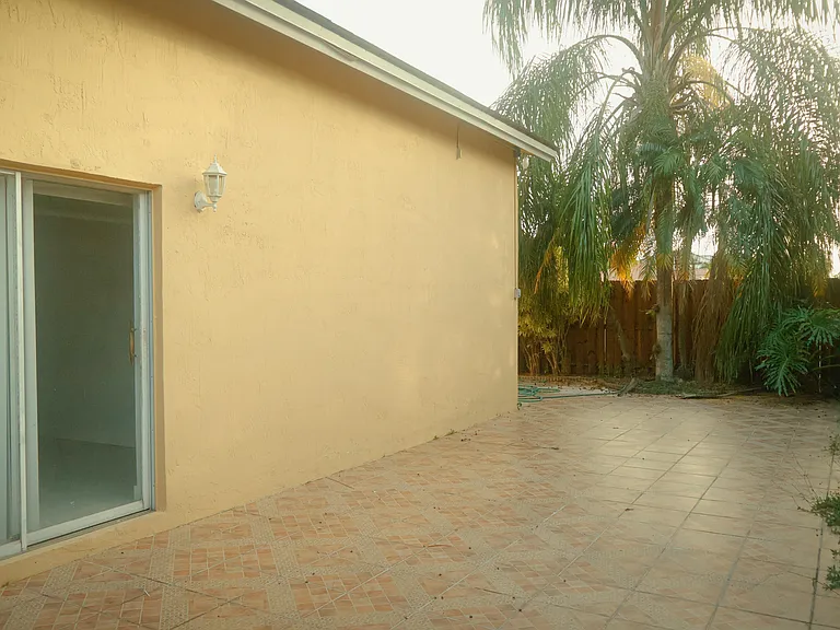 14750 SW 156th Ave — Photo 9