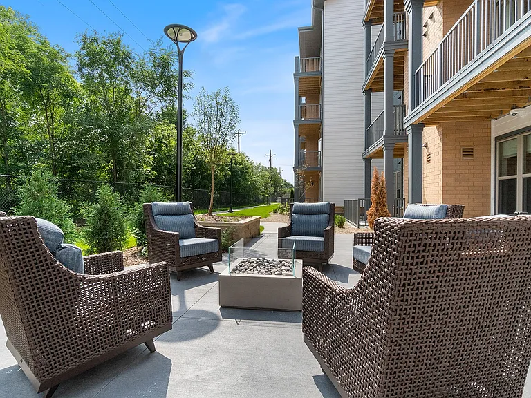Oaks Landing 55+ Apartments — Photo 19
