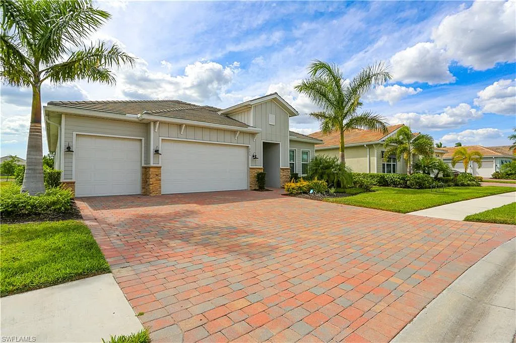 4 bed, 4.0 bath, 2800 sqft, $13,000 — Photo 2