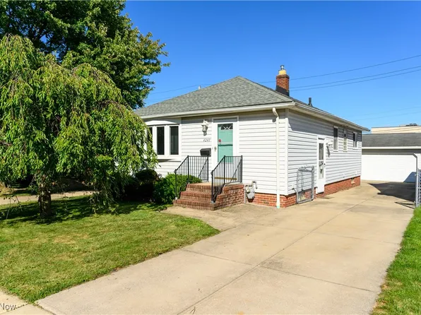 4247 Brookway Ln, Brooklyn, OH 44144