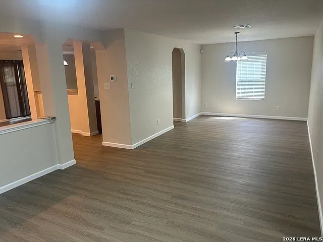 4 bed, 2.5 bath, 2438 sqft, $2,200 — Photo 4