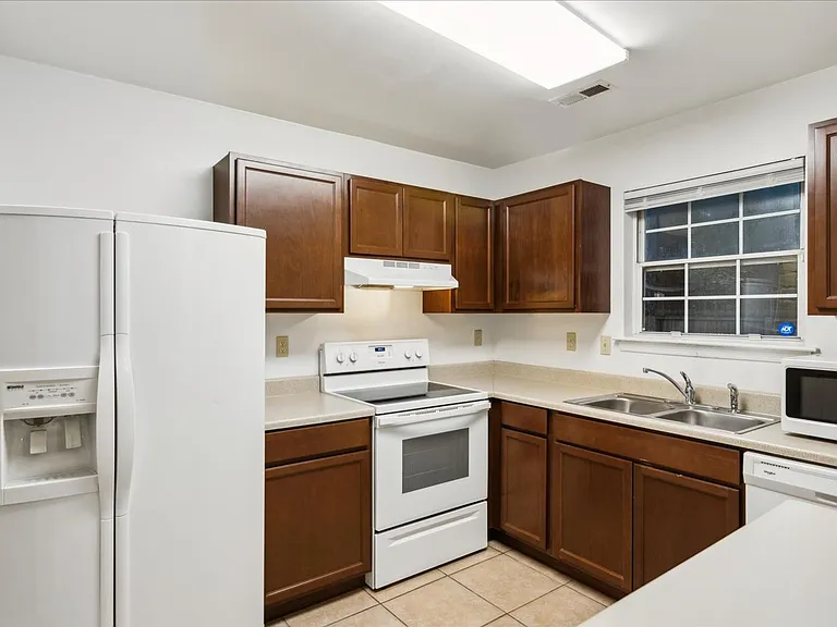215 Old Bridge Ct — Photo 19