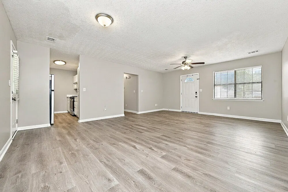 3 bed, 2.0 bath, 1148 sqft, $1,665 — Photo 3