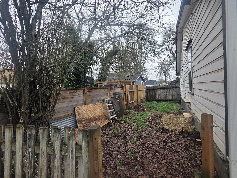 634 SW Church St — Photo 20