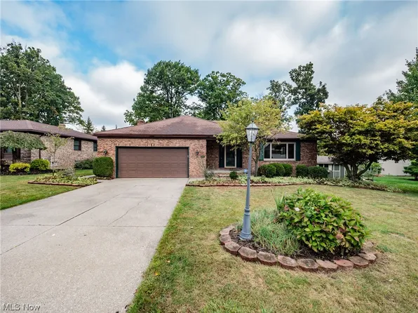 4681 Main Hill Dr, Seven Hills, OH 44131