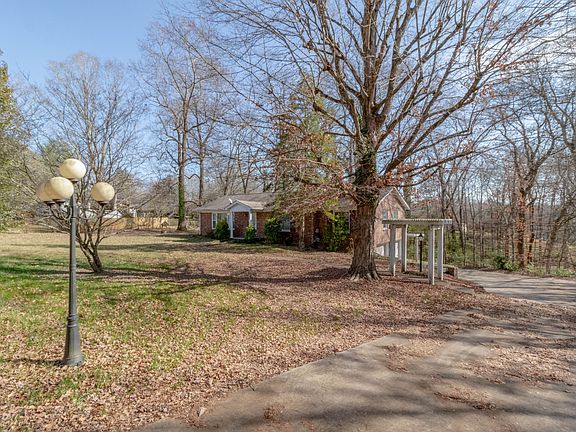 4th image of 28 Lacy Ln