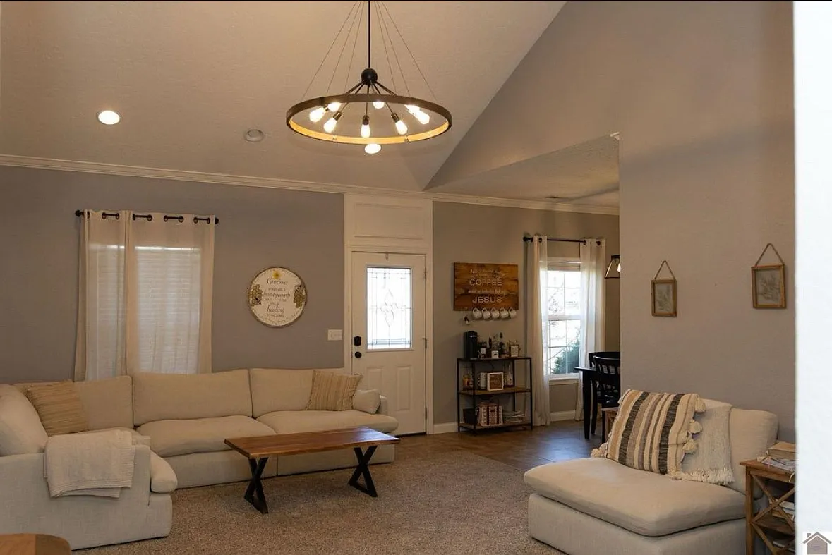 140 Keeneland Ct — Photo 4