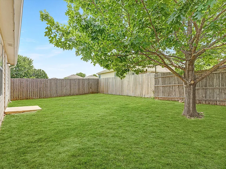 4816 Waterford Dr — Photo 23