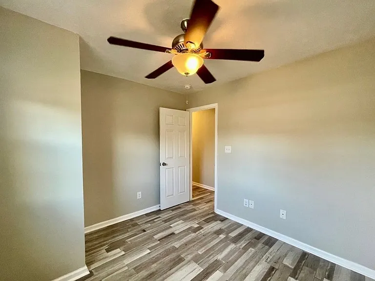 824 Fresno Dr — Photo 22