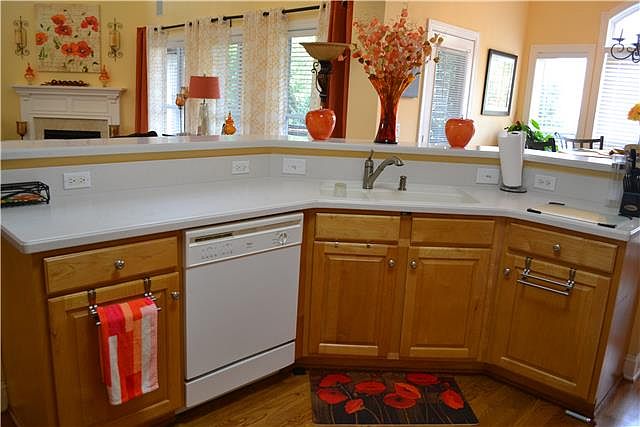 2nd image of 2028 Sherbrooke Ln