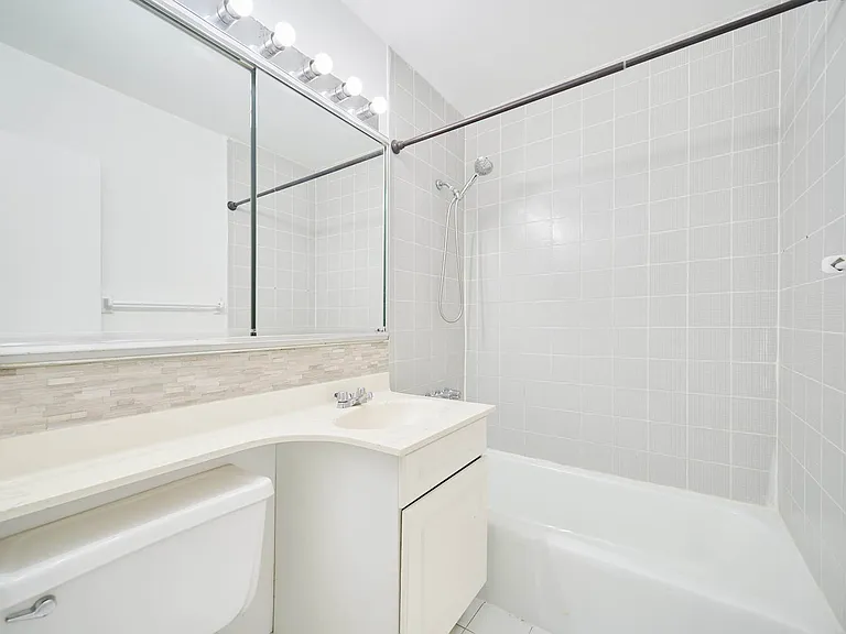458 W 52nd St #2C — Photo 8