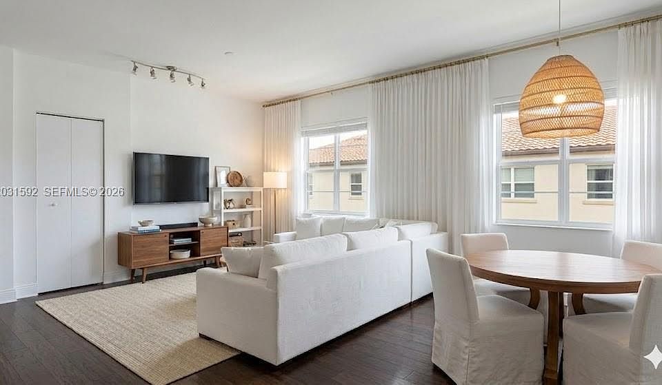 1st image of 420 15th St APT 307