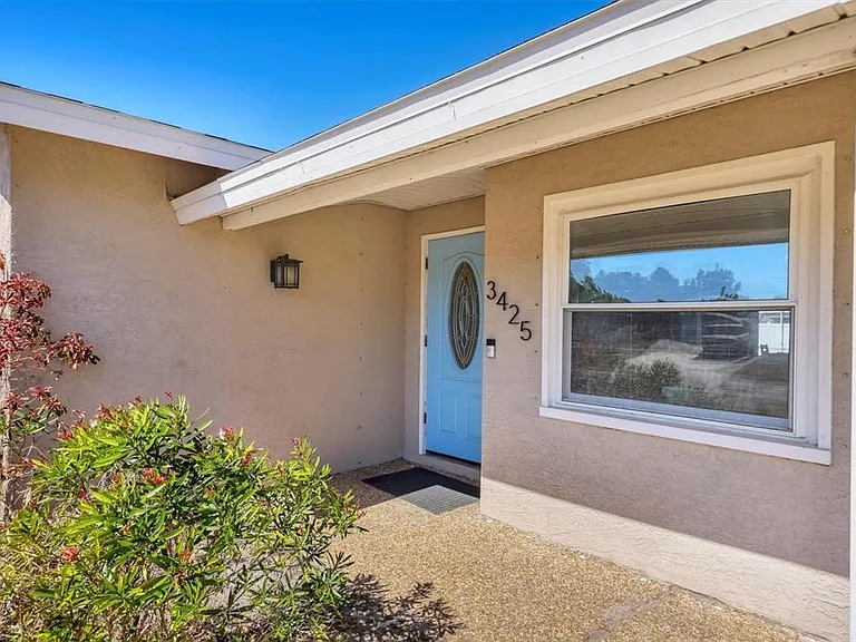 3425 Fairview Dr — Photo 2