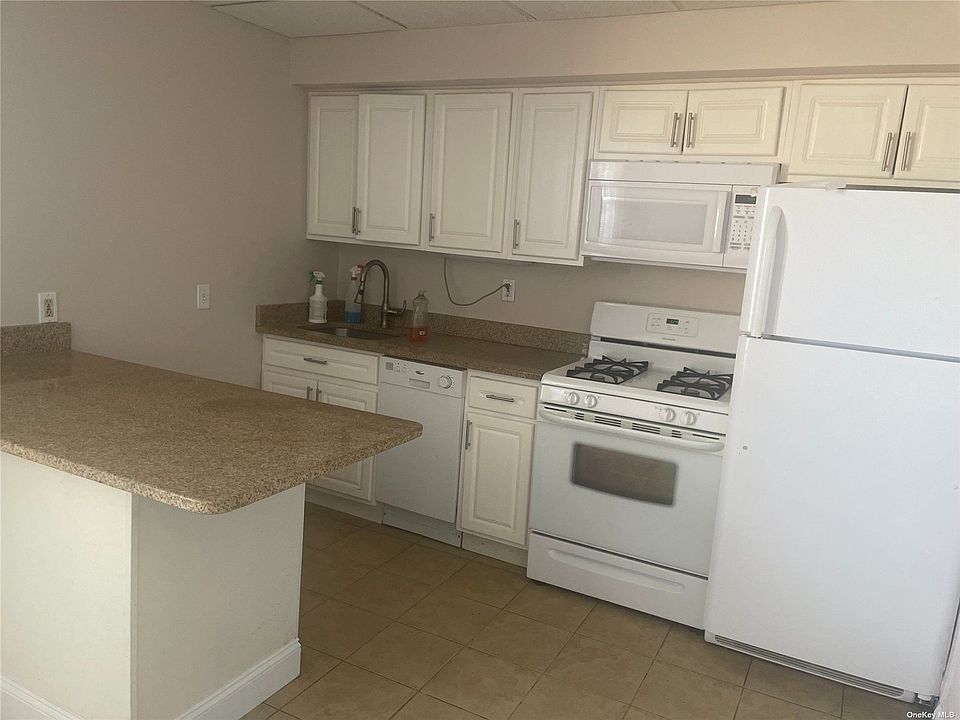 51 Smith St Merrick NY Zillow