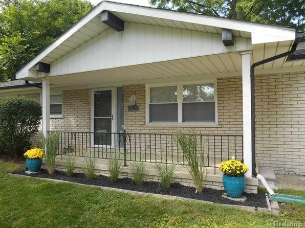 829 Trombley Dr, Troy, MI 48083