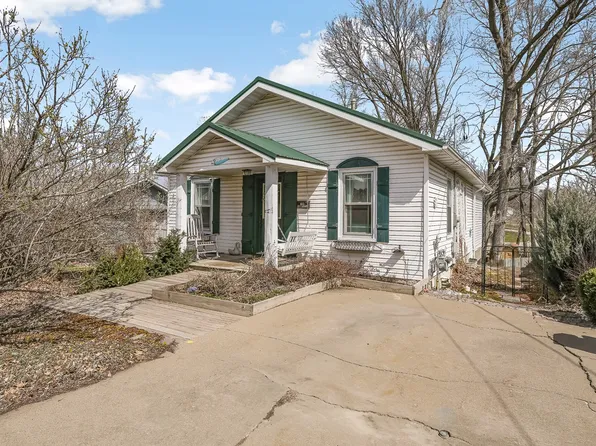613 S 2nd St, Knoxville, IA 50138