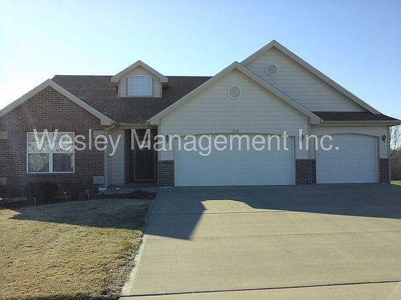 1st image of 1936 E Finch Dr