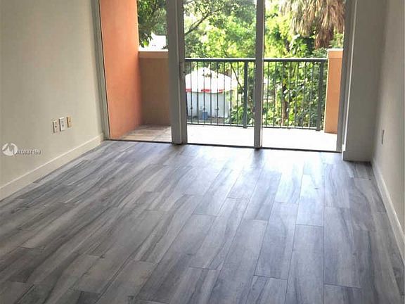 3rd image of 2951 S Bayshore Dr #412