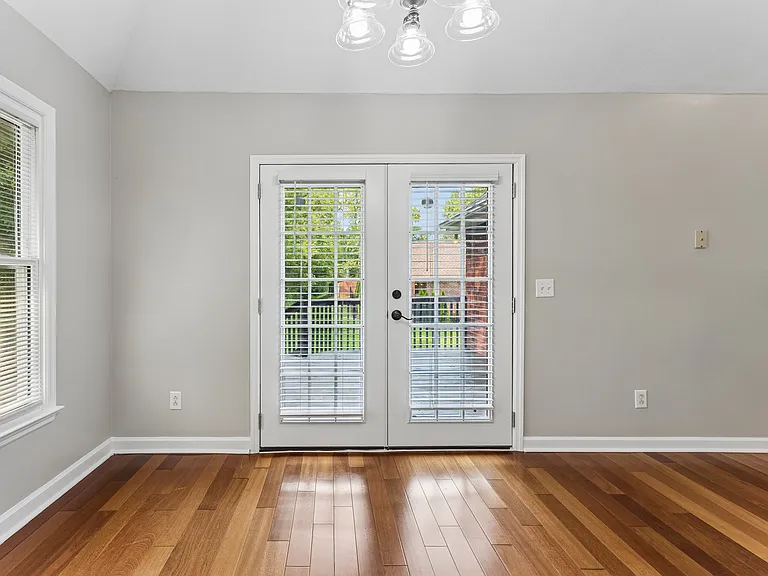 131 Savannah Ridge Dr — Photo 25