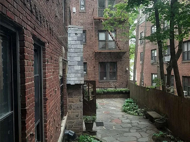 1 Hillside Ave #1A — Photo 22
