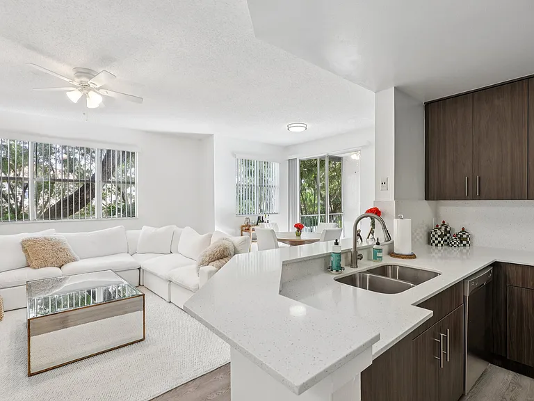 Windsor Castle Townhome Community — Photo 81