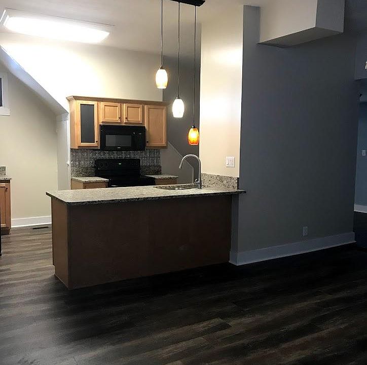 1st image of 959 Goss Ave