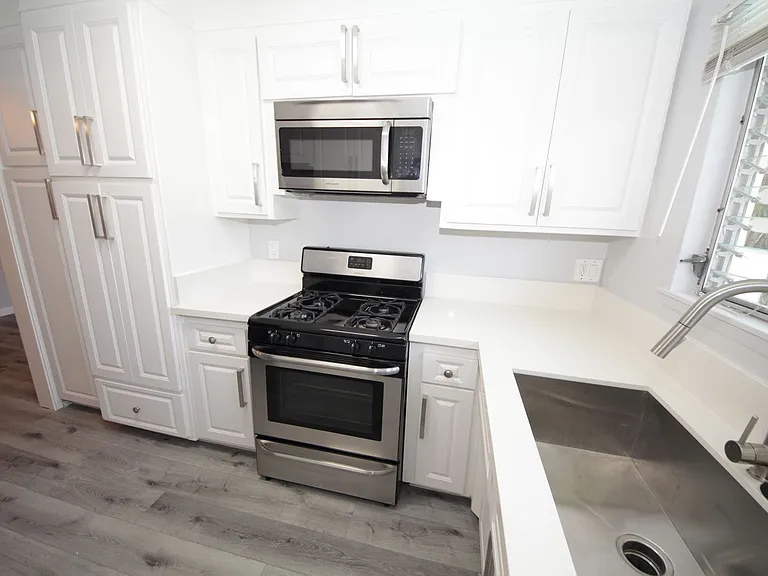 The Royalton Apartments — Photo 7