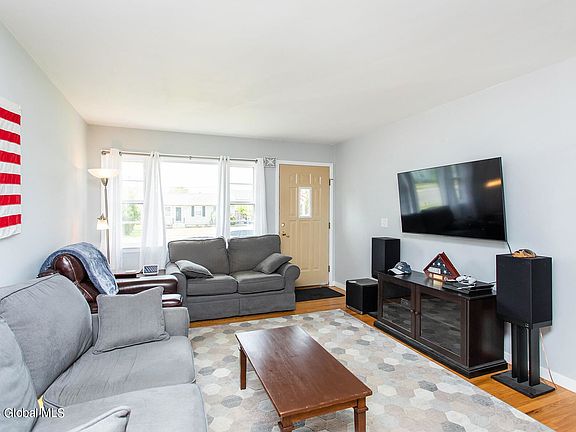 4th image of 1082 Madison Ave
