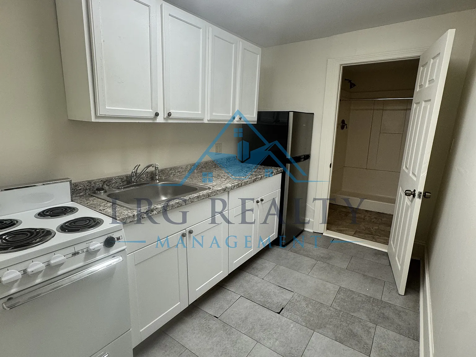 Studio, 400 sqft, $945 — Photo 2