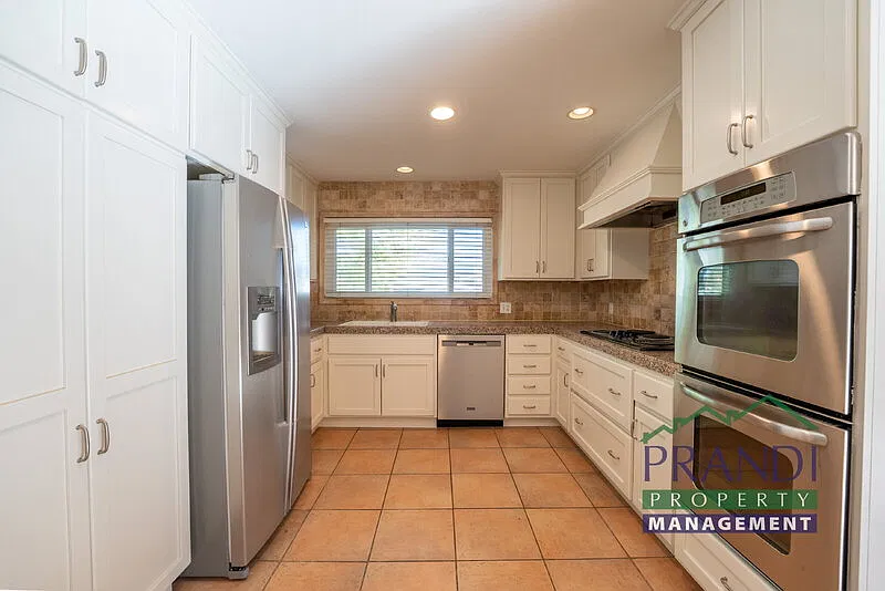 4 bed, 2.0 bath, 1595 sqft, $5,750 — Photo 4