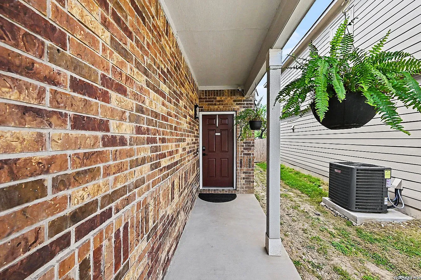 4 bed, 2212 sqft, $2,500 — Photo 3
