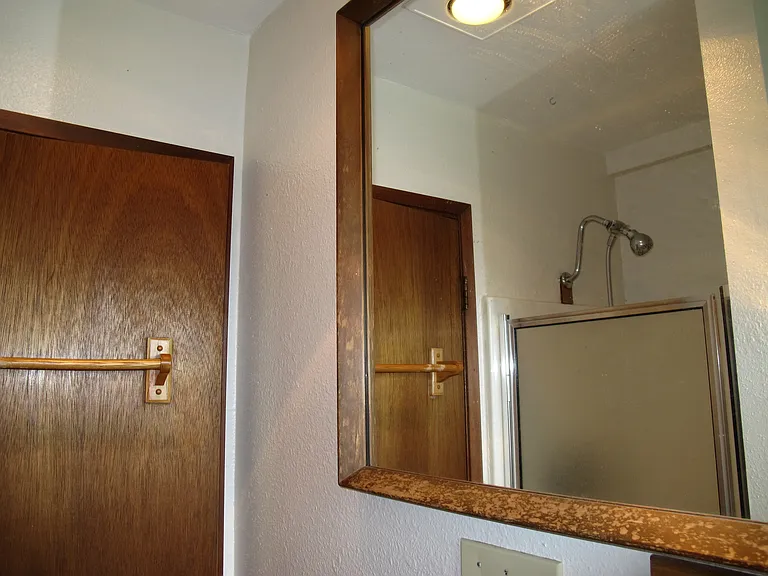 1001 NW Crosby Ave #1 & 2 — Photo 15
