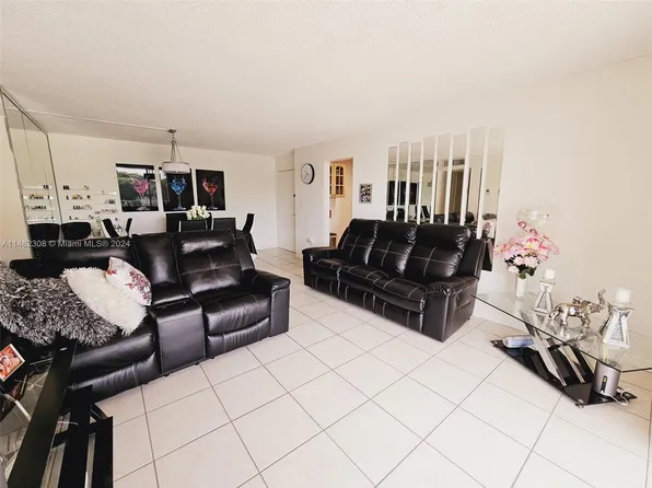 9310 Fontainebleau Blvd APT 302, Miami, FL 33172