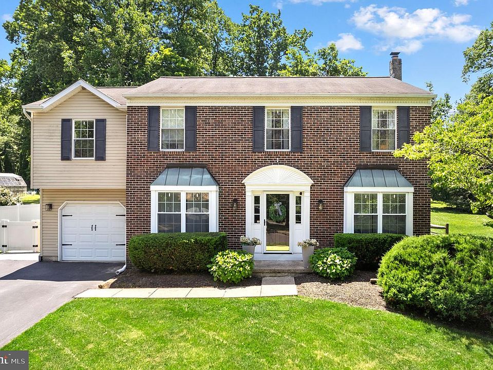 1st image of 212 Grays Ln
