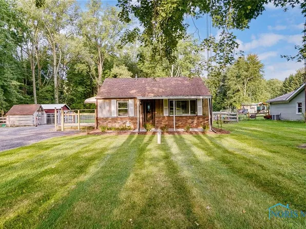 1530 S Berkey Southern Rd, Swanton, OH 43558