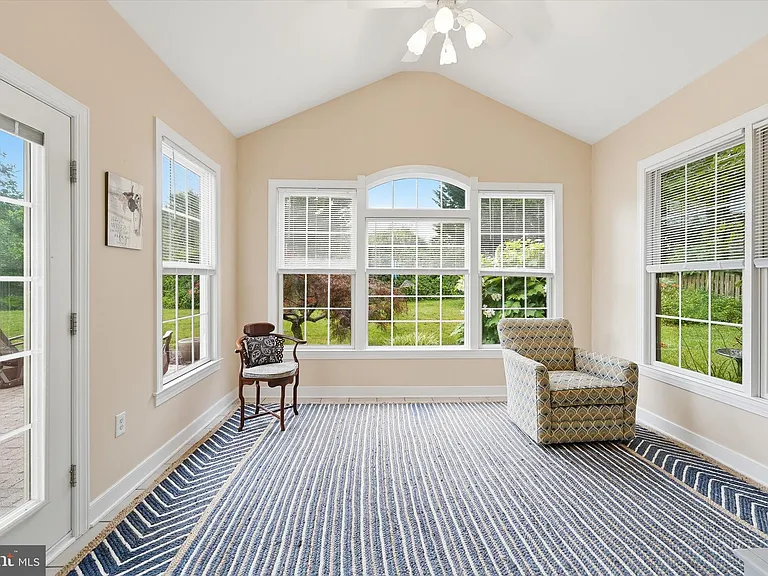 11406 Rolling Green Pl — Photo 37