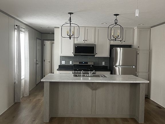 2nd image of 5407 Aloha Ln #122
