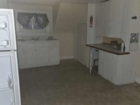 389 Railroad St, Island Pond, VT 05846